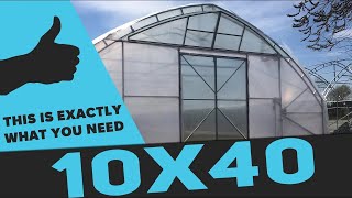 What features should a farm greenhouse have for optimal plant growth?