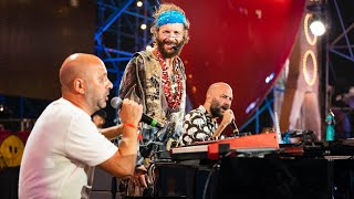 JOVA BEACH PARTY Jovanotti, Giuliano Sangiorgi e Checco Zalone cantano 'Angela' (30 luglio 2022)