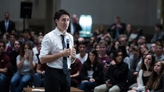Prime Minister Trudeau and Cabinet ministers participate in a town hall with high school students