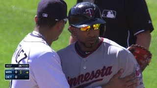 MIN@DET: V-Mart hugs Nunez as he rounds first