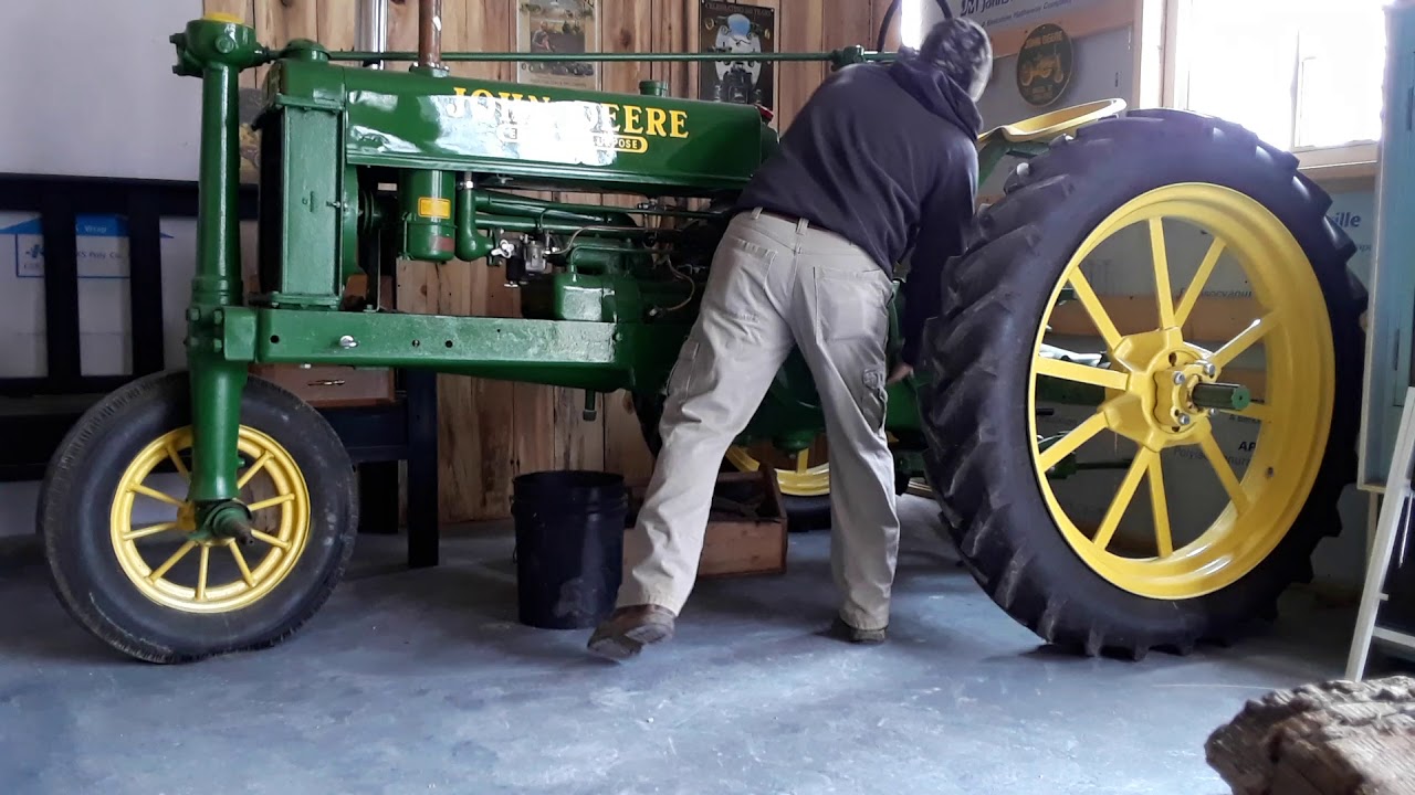 1937 John Deere B . Cold Start! - YouTube