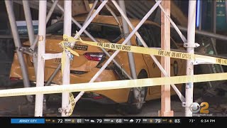 Cab driver hurt after slamming into bank on Upper East Side