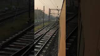 TRAIN NO 07016 VISHAKA EXPRESS ENTERING IN TO VISHAKHAPATNAM PLATFORM NO 3 LOCO:WDP4D GOOTY