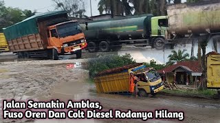 Jalan Semakin Amblas Fuso Oren Dan Truk Sawit Rodanya Tenggelam