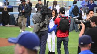 130506 - Tiffany at Los Angeles Dodgers Stadium (Mini Fan Sign Event)