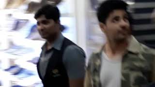 Sidharth Malhotra and Rakul Preet Singh Grand Entry Seasons Mall in Pune... Sidharth Malhotra and Rakul Preet Singh Grand Entry Seasons Mall in Pune...