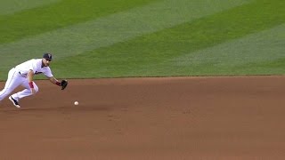 OAK@MIN: Plouffe makes diving stop to rob Lawrie