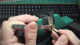 ∅ Explains and demonstrates how to pick high security slider locks with the EVVA 3KS (162)