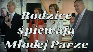 Wesele. Młodej Parze - śpiewają Rodzice. Sto lat szczęścia.