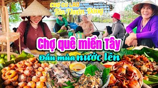 953. Chợ quê miền Tây đầu mùa nước lũ với hàng trăm món ăn ngon thu hút khách du lịch dịp cuối tuần