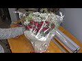 making presentation bouquet with red roses