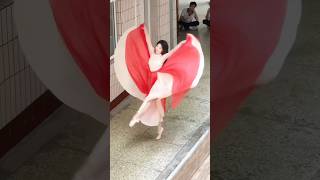 这哪里是妖精，分明就是祥瑞 # 古风舞蹈 # 舞台 #勾栏听曲儿 #dance #douyin #beautiful #中国文化中心 #民族乐团