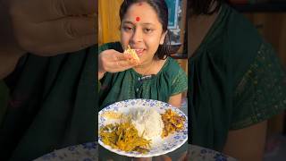 মুখে লেগে থাকার মতো গায়ে মাখা সজনে ডাটা 😋😋😋