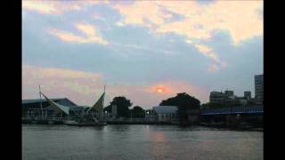 2013.10.02- Time-lapse Photography ~ Rubber Duck in Kaohsiung City, Taiwan (縮時攝影 ~ 黃色小鴨在台灣高雄市)