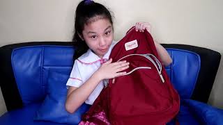 WHAT'S IN AUREA'S SCHOOL BAG | GarBAGe Collector!! | Aurea \u0026 Alexa