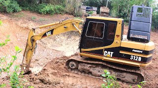 Cat 312B Excavator Loading Whit Dumper And Trucks