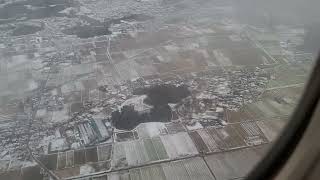 どんよりとした天気の日本海側（金沢から小松空港）の景色をただ飛行機の上から長回し