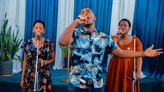 NAPENDA KUIMBA FADHILI ZAKO & SINA MUNGU MWINGINE~HOEM PRAISE TEAM