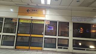 台北捷運中和新蘆線C371型4系往南勢角列車頭前庄站進站