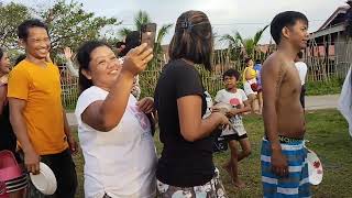 KUYA VAL NAGPA FEEDING SA SIMENTERYO