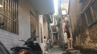 广州城中村小巷，天冷了少妇都出来晒太阳  #城中村＃少妇＃