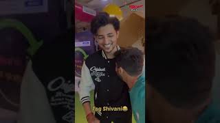 Darshan Raval Funny Video With His Fanboy |  Watch The Video, It's Really Very Funny | #DarshanRaval