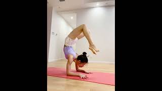 Yoga Training with Han | 如何进入肘倒立蝎子\u0026肘倒立手抓脚，肩膀的位置，背中间收紧，腹股沟和腿的觉知。#瑜伽 #肘倒立 #后弯