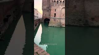 THIS BUILDING IN THE CITY OF FERRARA ITALY IS ONE OF THE FEW CASTLE IN EUROPE SURROUNDED WITH WATER