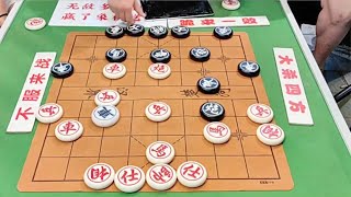 神秘棋王拿出看家本领砍得象棋大师孙浩宇要投降，棋友砍光他