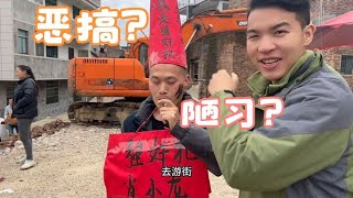 这习俗你敢信？生小孩要游街。网友们批这是陋习，主人家却超开心