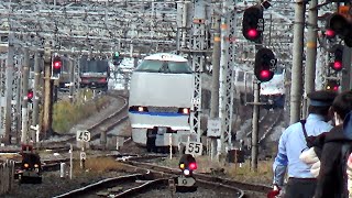 【鉄道】JR神戸線内での事故の影響により京都駅手前で大渋滞の中 サンダーバード９号が１時間遅れで到着 2022/11/21