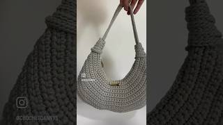 Bolsa meia lua vídeo aula gratuita e completa no canal #diycrochet #crochet #bolsadecroche #bag