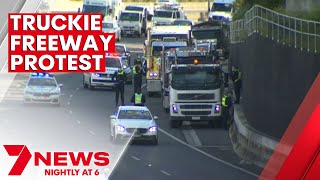 Victorian truckies protest against a vaccine mandate  | 7NEWS