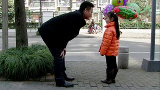 【Full Movie】男人救下差點被車撞的5歲女孩，意外喪命，卻不知女孩竟是他的親生女兒！