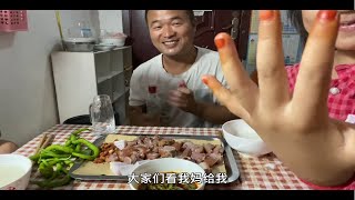 一把线椒，半斤多猪头肉，大块吃肉大口喝酒过瘾