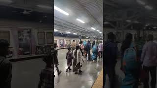 #suburban #mumbai #indianrailways #nightlife മുംബൈ സബ് അർബൻ ട്രെയിൻ @ കല്യാൺ ജംഗ്ഷൻ