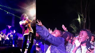 KENYAN GIRLS DID THIS TO JOEBOY AS THEY SANG ALONG TO SIP ALCOHOL, CONFUSE BEGINNING. MAD OVER SOUND