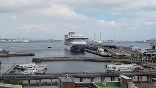 全長２９０ｍ、大型豪華客船ダイヤモンド・プリンセスの端から端まで歩いてみた。（横浜 大さん橋）