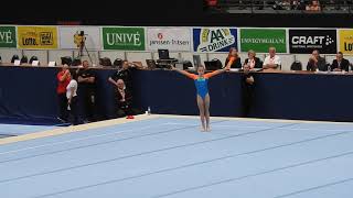 Nienke Langenhuizen op vloer tijdens meerkamp NK 2016 Fantastic Gymnastics - Rotterdam