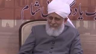 Mubarak Siddiqi with Hazrat Mirza Masroor Ahmad (ab)