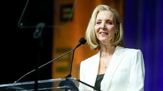 Lisa Kudrow Reveals Shocking “Brutal” Behavior Behind Friends 😱 Hidden Truth Exposed