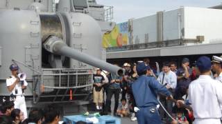 2016年10月16日　堺泉北港　護衛艦しまかぜ　５インチ砲　砲身の掃除