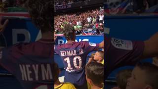 NEYMAR RECEIVES AMAZING CHANT FROM PSG FANS