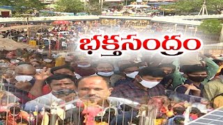 మేడారంలో భక్తుల రద్దీ | Huge Devotees Rush At Medaram