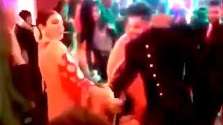Virat and Anushka's CRAZY DANCE At Their Reception In Delhi | Bollywood Buzz