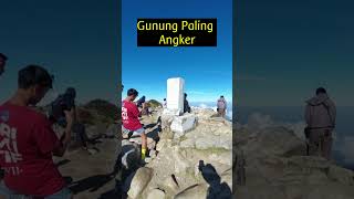 Gunung paling angker