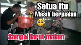 USIA SENJA PANTANG MEMINTA-MINTA...!!! KISAH KAKEK TUA PENJUAL KRUPUK UPIL