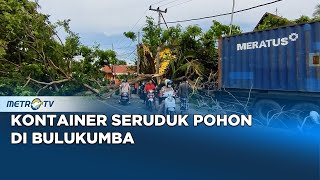 Truk Kontainer Seruduk Pohon dan Rumah Warga Bulukumba