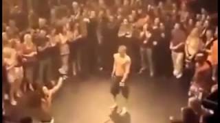 Fighter taunts opponent by dancing, gets knocked out seconds later