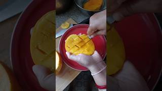 Sweet and Juicy Banginapalli mango 🥭 cutting hack #shorts #mango #fruit #fruitscutting#foodhacks